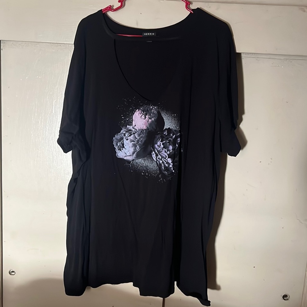 Torrid Black Floral Splatter Choker Tee- Torrid size 4